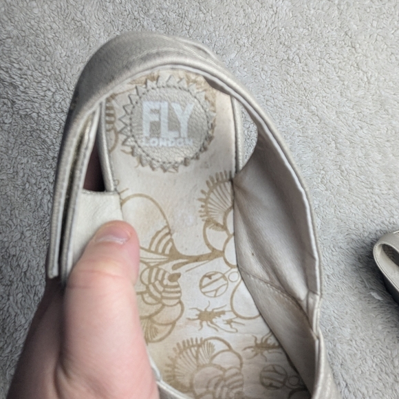 FLY LONDON Wedge women sandals size 37 = 6.5, 7 us color pale shinny gold - Picture 13 of 13